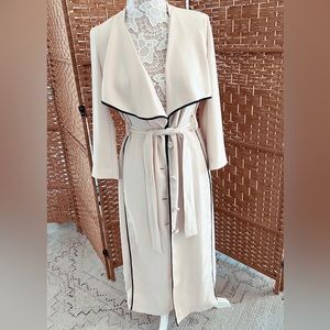 Women’s mid sleeve coat